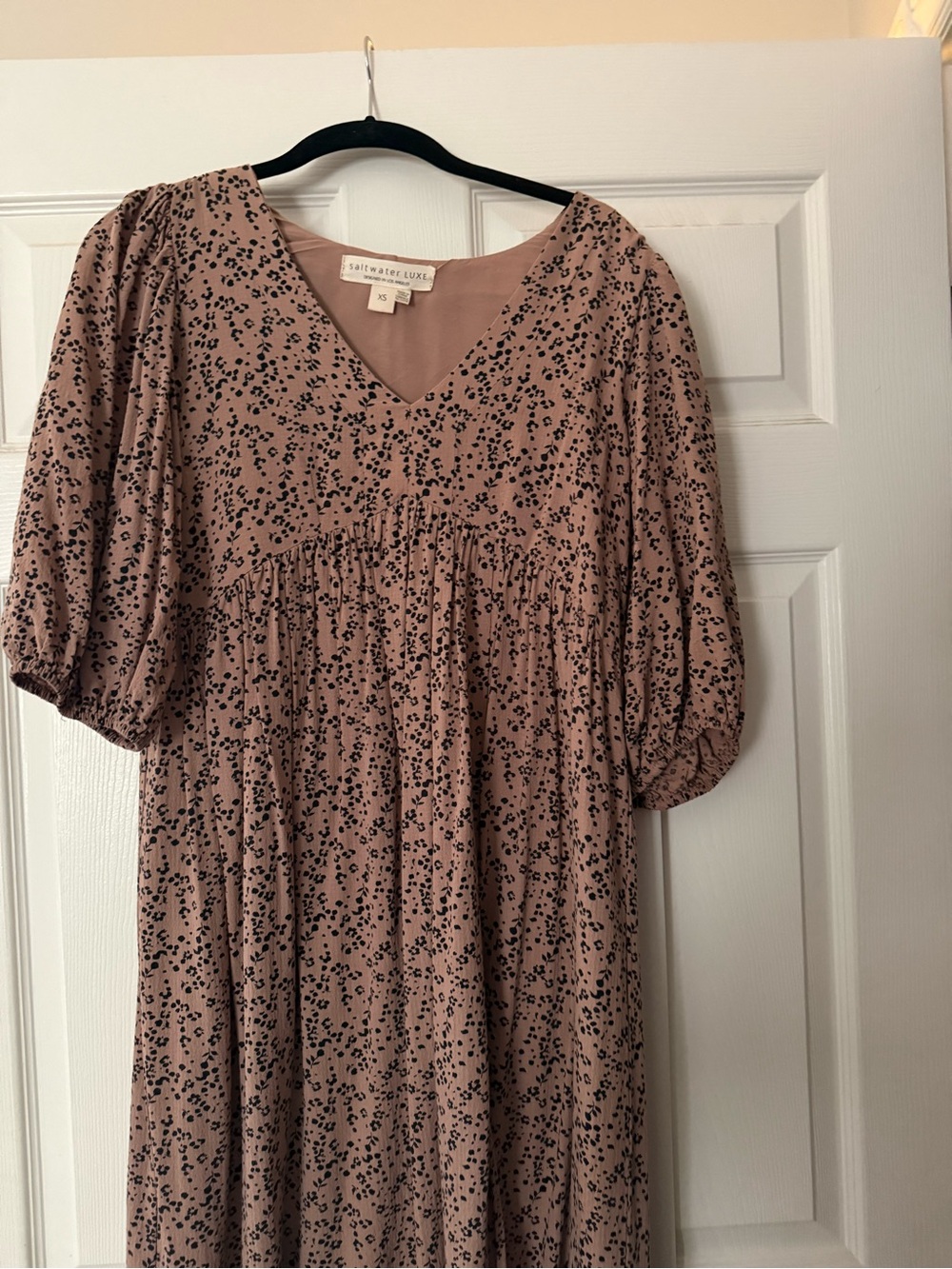 saltwater LUXE Floral V‑Neck Midi Dress - Picture 5 of 11